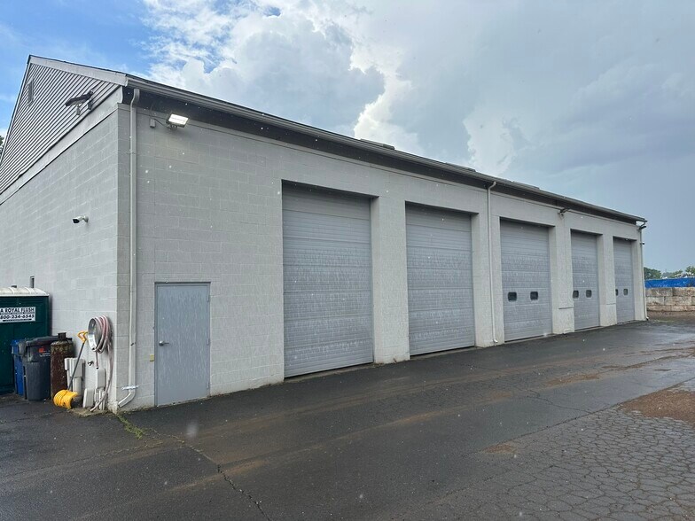 More Photos Of 238 Ledyard St, Hartford Auto Repair For Lease