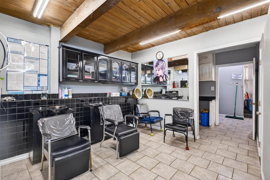 More Photos Of 705 S Pacific Ave, San Pedro Storefront For Lease