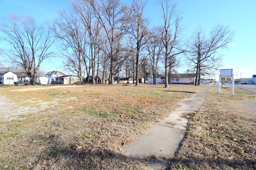 More Photos Of 502 W Franklin St, Sesser Office For Sale