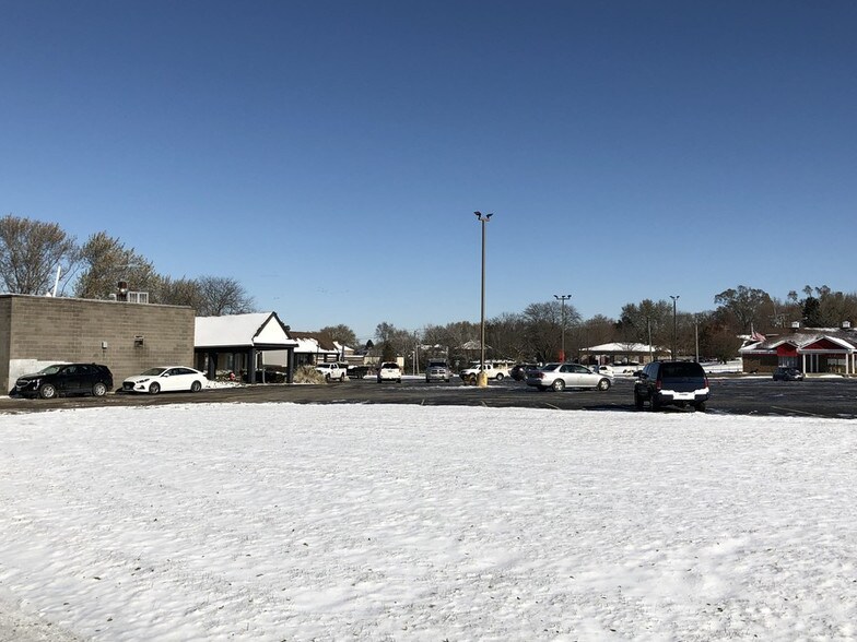 More Photos Of 21 Boulder Hill Pass, Montgomery Land For Lease