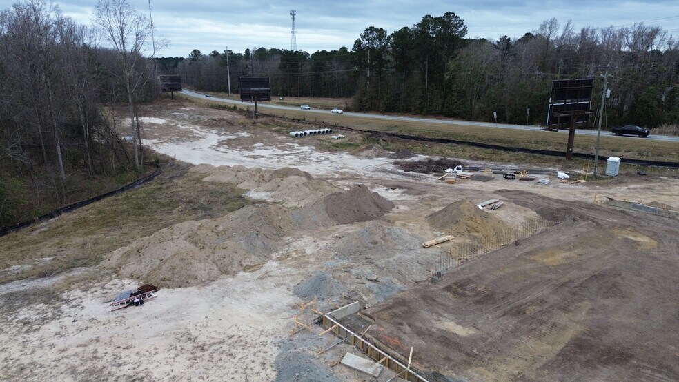 More Photos Of 195 Commercial Dr, Rincon Industrial For Lease