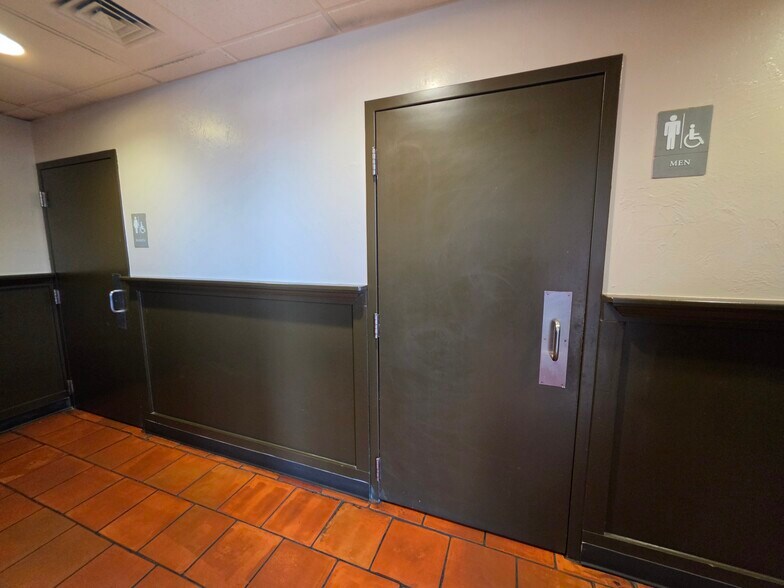 More Photos Of 2813 W Walnut St, Rogers Restaurant For Sale