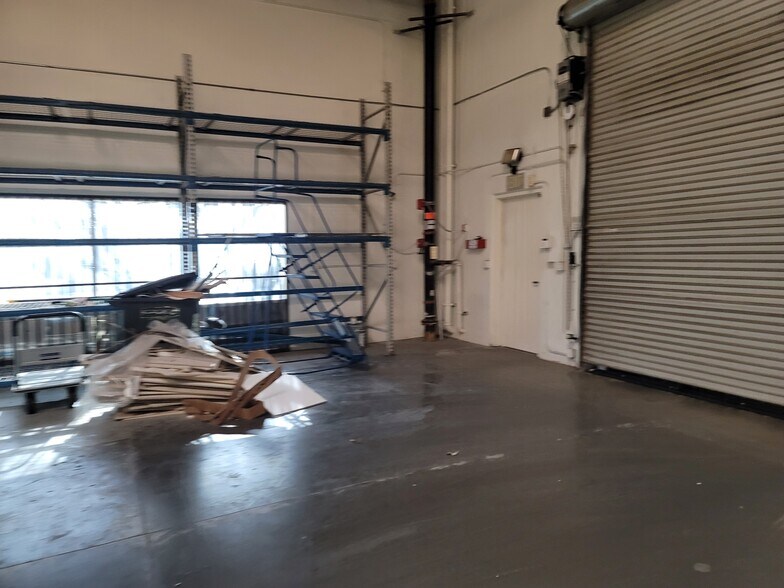 More Photos Of 800 S Rochester Ave, Ontario Warehouse For Lease