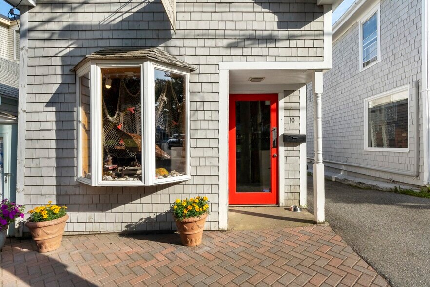 More Photos Of 10 McKown St, Boothbay Harbor Storefront For Sale