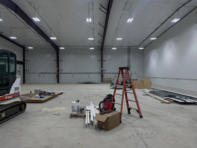 More Photos Of 5897 Balsom Ridge Rd, Denver Manufacturing For Lease