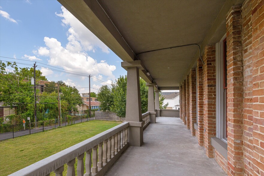 More Photos Of 119 E 20th St, Houston Office Residential For Sale