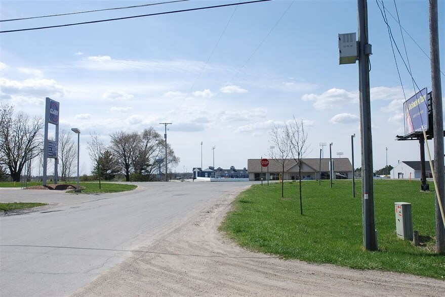 More Photos Of 305 US Highway 31 S, Traverse City Storefront Retail Office For Lease