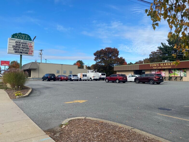 More Photos Of 821 Tiogue Ave, Coventry Supermarket For Sale