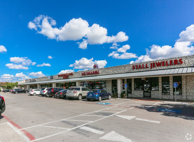 More Photos Of 1100-1208 N IH-35, Round Rock Unknown For Lease