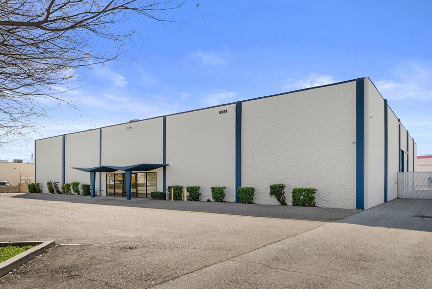 More Photos Of 6951 Oran Cir, Buena Park Warehouse For Lease