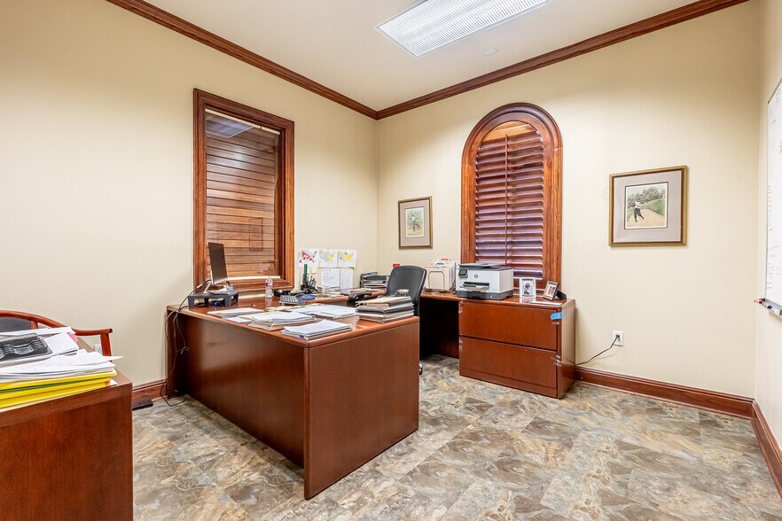 More Photos Of 6620 Bryant Irvin Rd, Fort Worth Medical For Lease