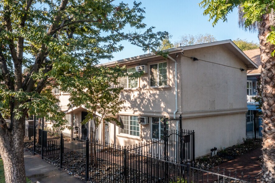 More Photos Of 2700 32nd St, Sacramento Multifamily For Sale