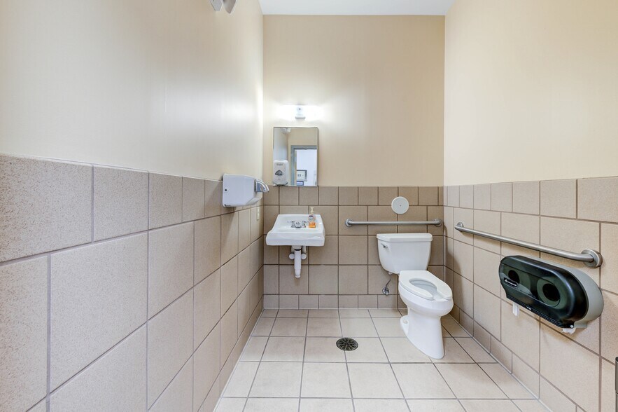 More Photos Of 9345 Olive Blvd, Saint Louis General Retail For Sale