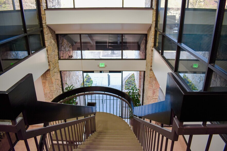 More Photos Of 16610 N Dallas Pky, Dallas Unknown For Lease