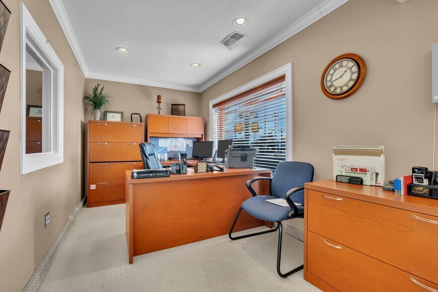 More Photos Of 519 Bristol Pike, Croydon Office Residential For Sale