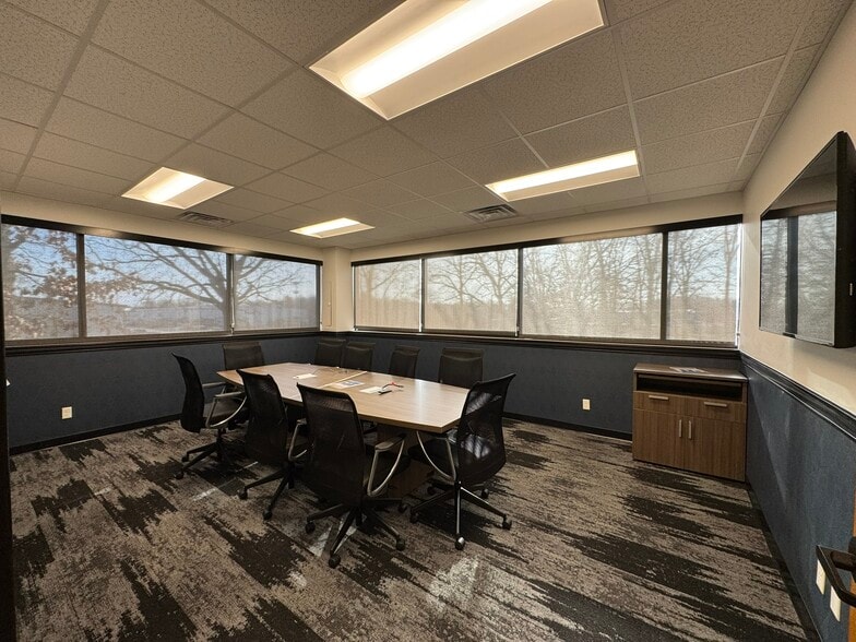 More Photos Of 2958 Gateway Dr, Elkhart Office For Sale