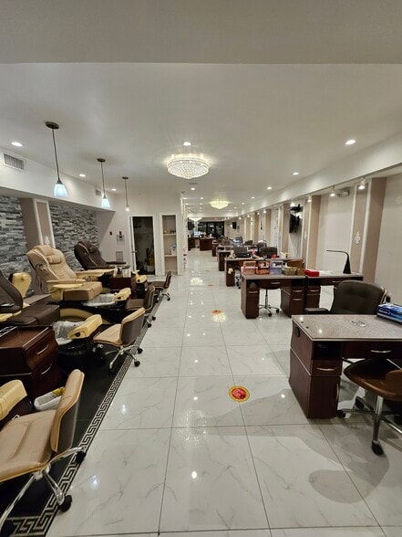 More Photos Of 200 Closter Dock Rd, Closter Storefront Retail Office For Lease