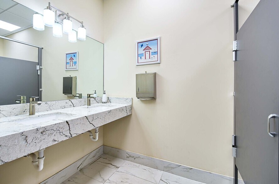 More Photos Of 3411 Tamiami Trl N, Naples Office For Sale