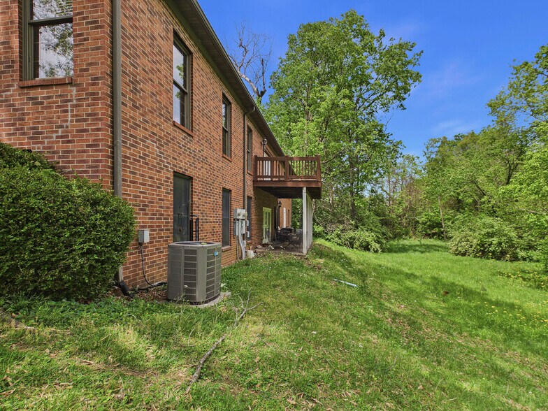 More Photos Of 5 Executive Woods Ct, Swansea Medical For Sale