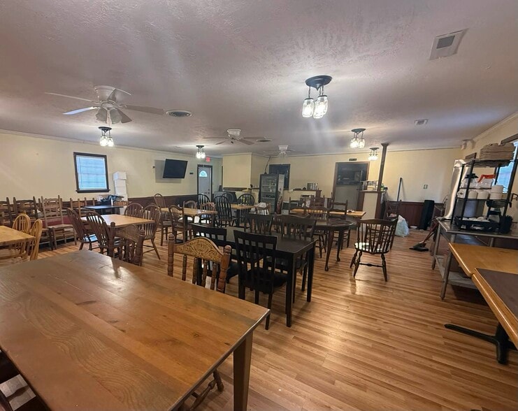 More Photos Of 8063 Old US 421, Lillington Restaurant For Sale