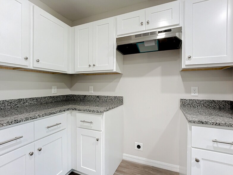 More Photos Of 9556 Hood Rd, Jacksonville Apartments For Sale