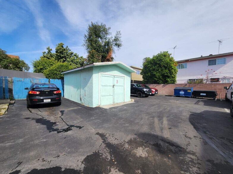 More Photos Of 1647 W 12th Pl, Los Angeles Apartments For Sale
