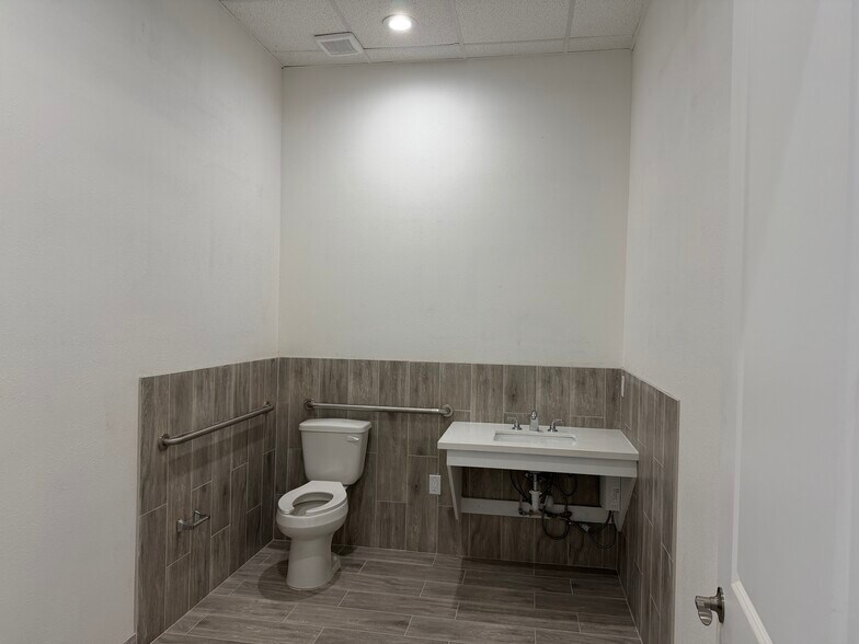 More Photos Of 26621 Field Cook Rd, Katy Office For Lease