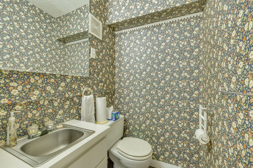 More Photos Of 2865 E Bay Dr, Largo General Retail For Sale