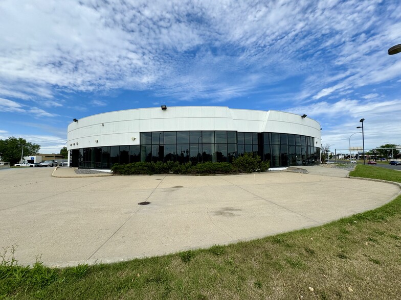 Primary Photo Of 17250 Stony Plain Rd, Edmonton Auto Dealership For Lease