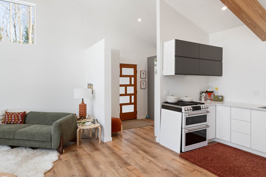 More Photos Of 7103 Lake View Rdg, Lake Ann Hospitality For Sale