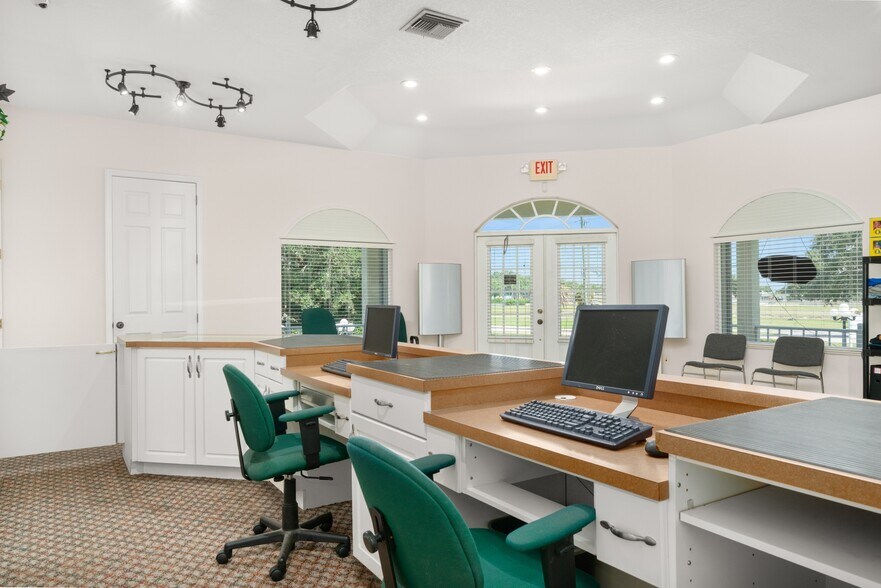 More Photos Of 405 W Interlake Blvd, Lake Placid Office For Sale