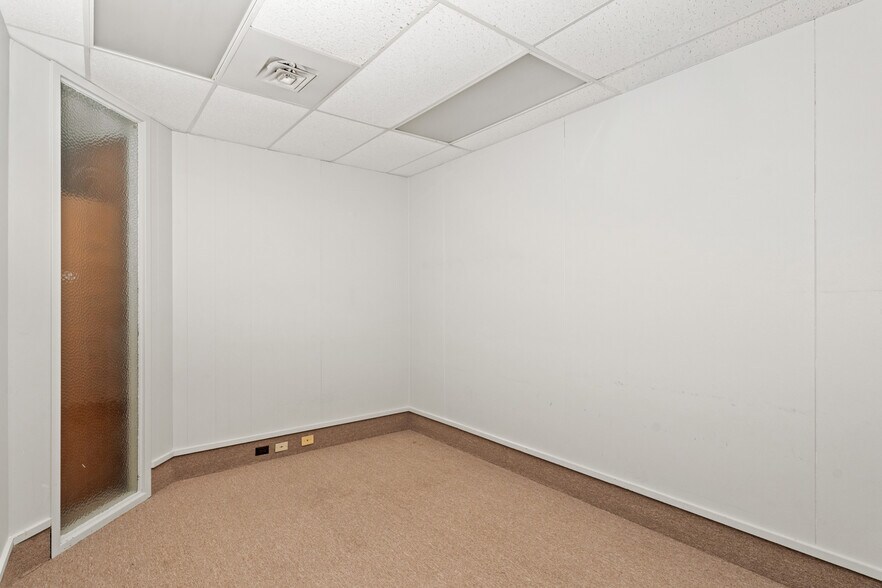 More Photos Of 1212 S Air Depot Blvd, Oklahoma City Office For Sale