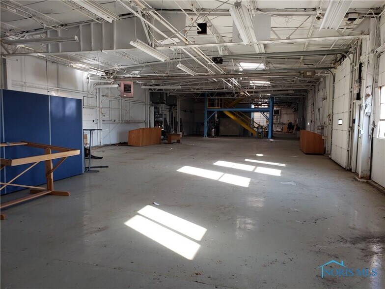 More Photos Of 410 Ryder Rd, Toledo Office For Sale