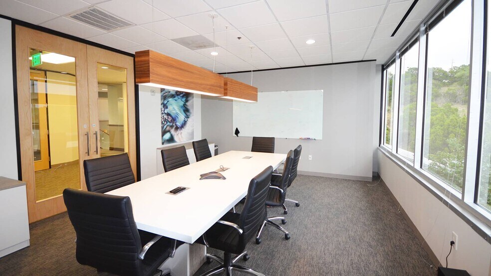 More Photos Of 9433 Bee Caves Rd, Austin Unknown For Lease