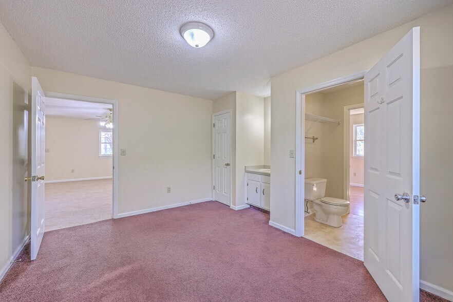 More Photos Of 106 Mayrant St, Summerville Office For Sale