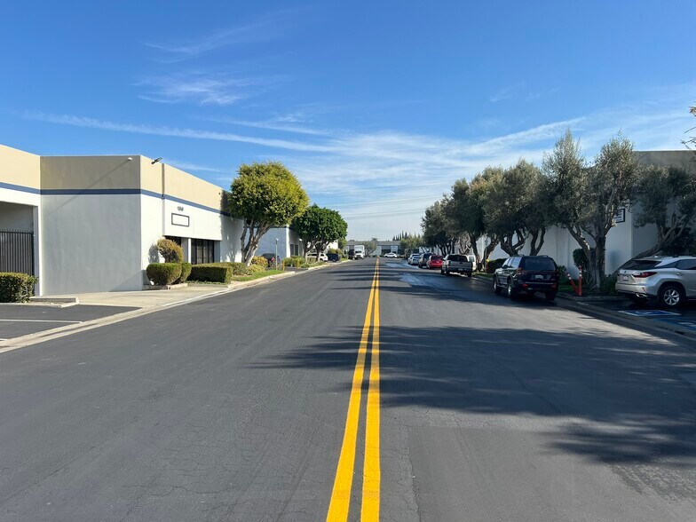 More Photos Of 15946-15948 Downey Ave, Paramount Warehouse For Lease