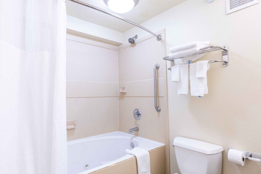 More Photos Of 8217 S I-35 Service Rd, Oklahoma City Hotel For Sale