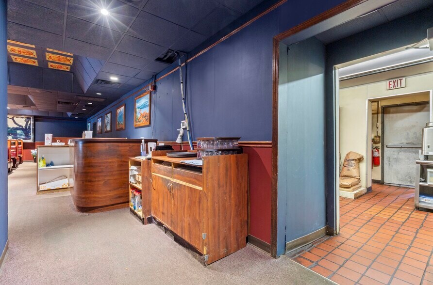 More Photos Of 376 Bullocks Point Ave, Riverside Restaurant For Sale