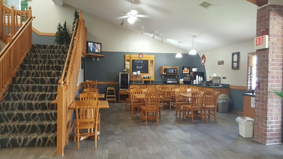 More Photos Of 628 S Gear Ave, West Burlington Hotel For Sale