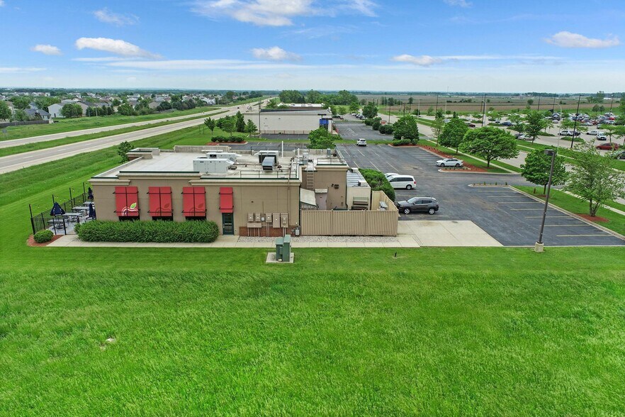 More Photos Of 2126 Gateway Ctr, Belvidere Restaurant For Sale