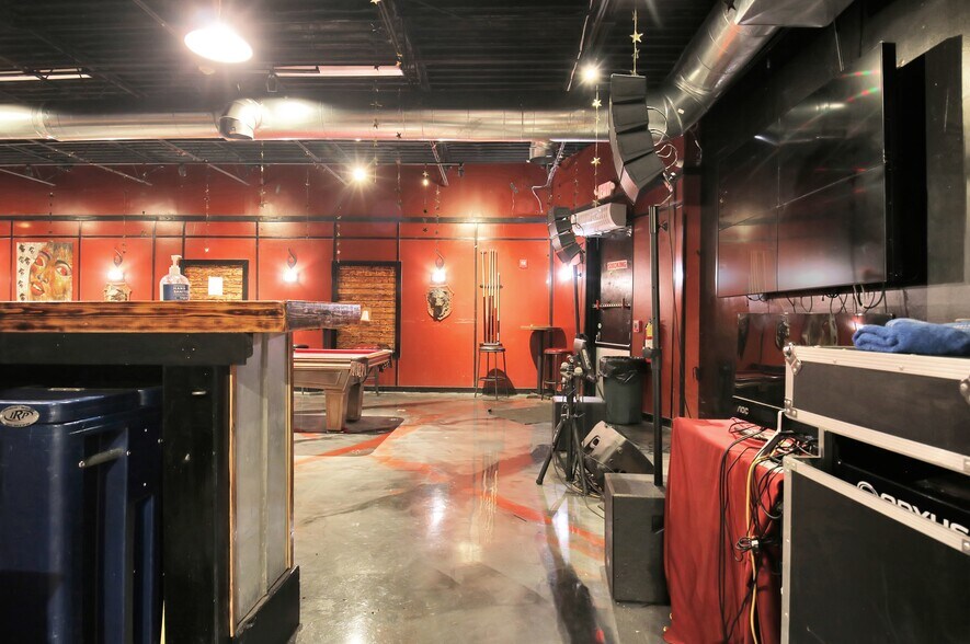 More Photos Of 7716 N Main St, Jonesboro Freestanding For Sale