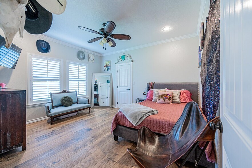 More Photos Of 4012 E County Road 63, Midland Specialty For Sale