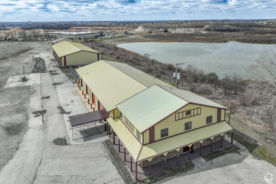 More Photos Of 3504 S Virginia, Crystal Lake Truck Terminal For Sale