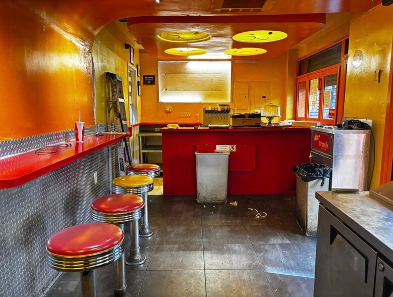 More Photos Of 370 W 52nd St, New York Apartments For Lease