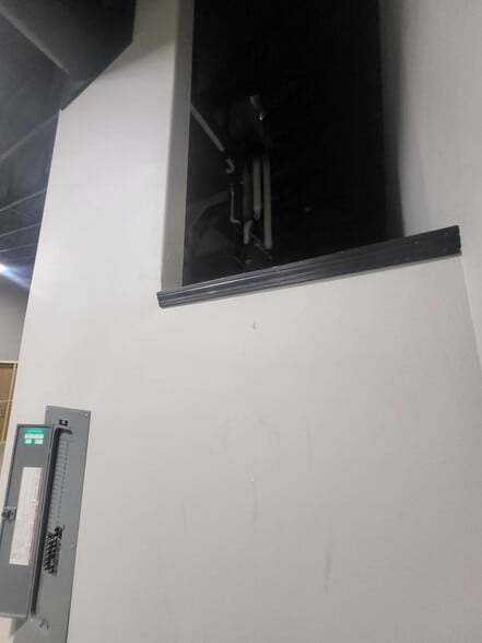 More Photos Of 1131 Lincoln Ave SW, Huron Freestanding For Lease