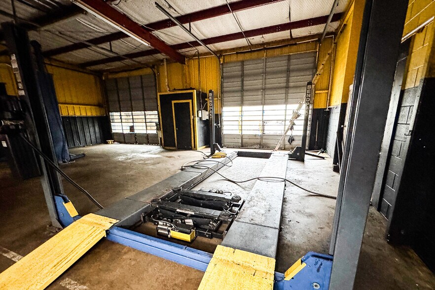 More Photos Of 261 SH 75 Hwy, Huntsville Service For Sale