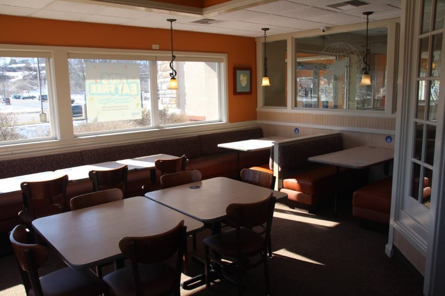More Photos Of 10910 New Halls Ferry Rd, Saint Louis Restaurant For Lease