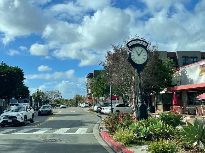 More Photos Of 127 Main St, Vista Storefront For Lease