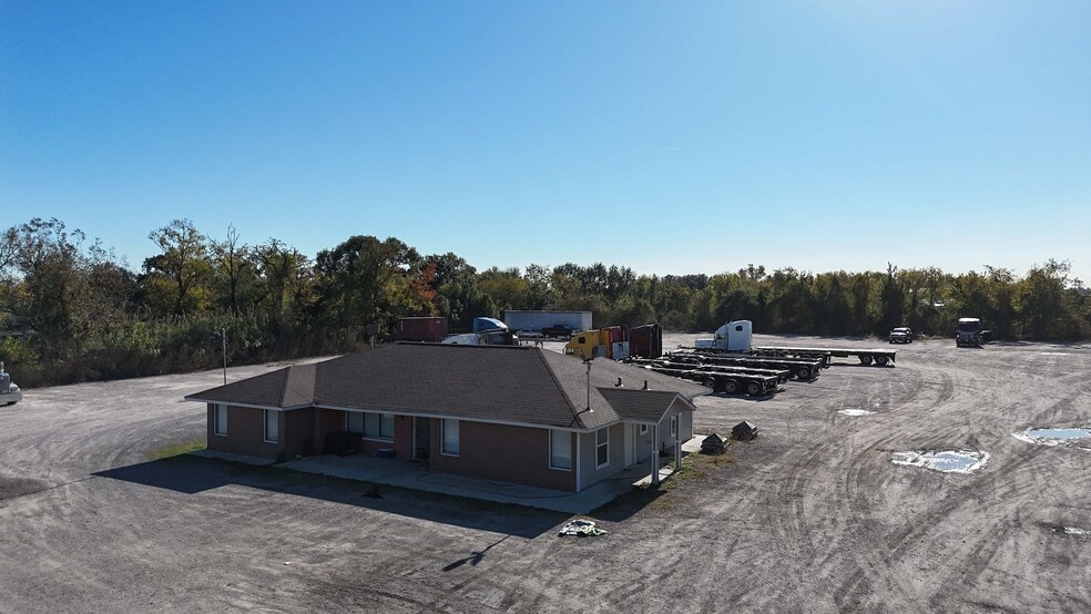 More Photos Of 4104 Banner Dr, Houston Warehouse For Sale