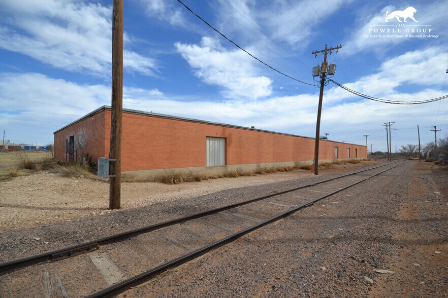 More Photos Of 1111 N Avenue S, Lubbock Warehouse For Sale